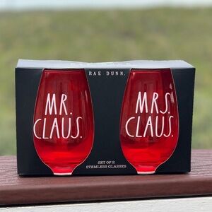 New Rae Dunn Mr and Mrs Claus 2 Piece Wine‎ Glassware